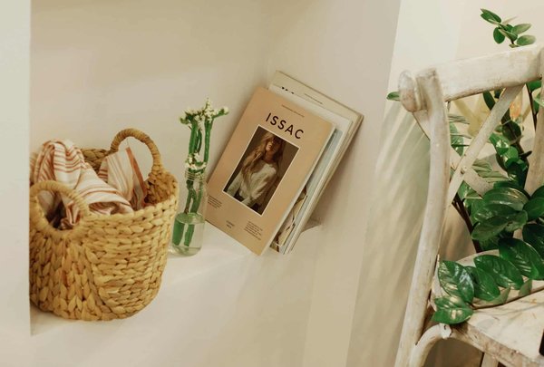 Comment créer un intérieur original avec du mobilier en bois recyclé ?