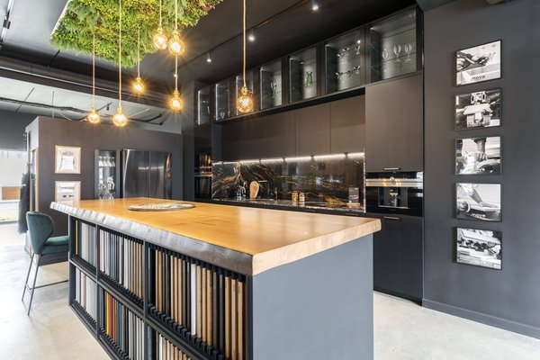 Comment le cuisiniste à Hossegor intègre-t-il les concepts de confort et de bien-être dans leurs cuisines ?